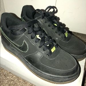 NIKE Air Force 1 (gs) in black